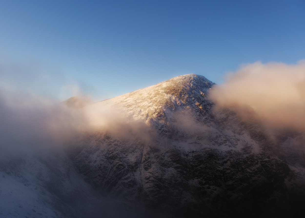 ...in sunset tones... ireland nature outdoors scenic carrauntoohil mcgillycuddy reeks ring of kerry mountaineering mountains sunset fog mist clouds summit ridge picturesque awesome dramatic europe destination