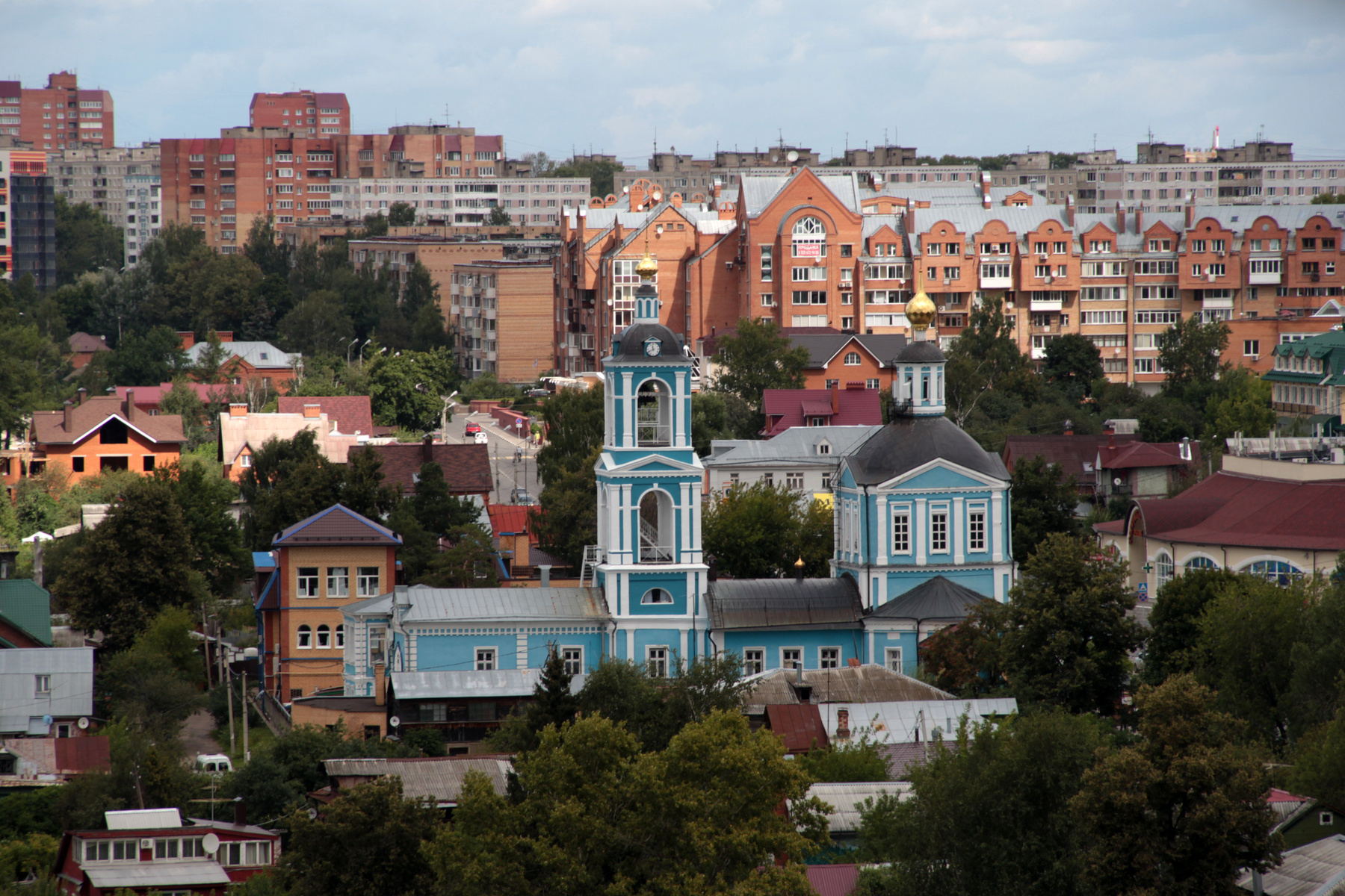 Храм Петра и Павла с Лаврской колокольни в окружении города 02.08.2015 Сергиев Посад Город Архитектура Храм