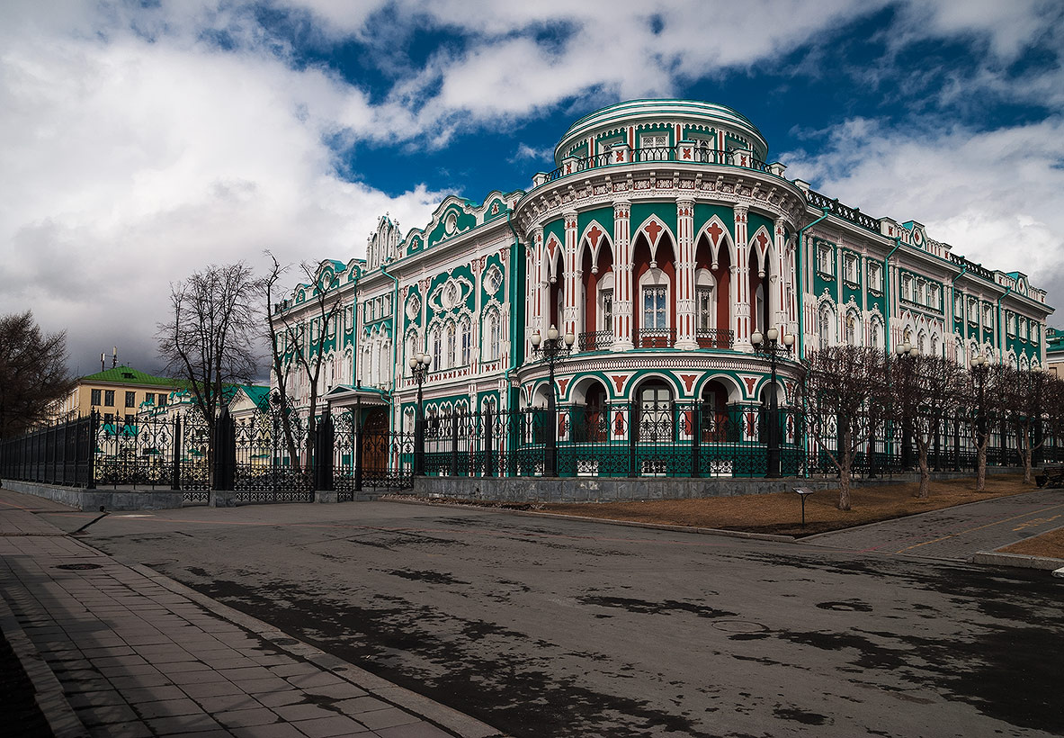 Парадность и изящество Екатеринбург Дом Севастья нова архитектурный стиль эклектика с элементами необарокко псевдоготики и неомавританского стиля