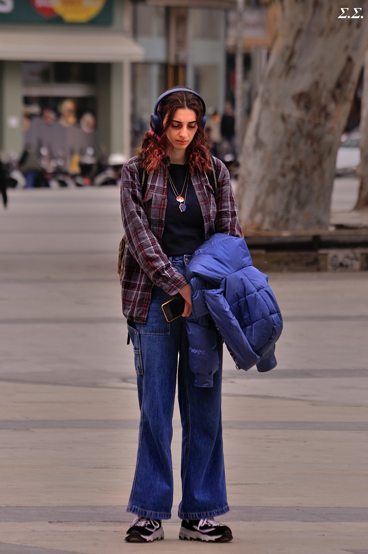 LONE GIRL 