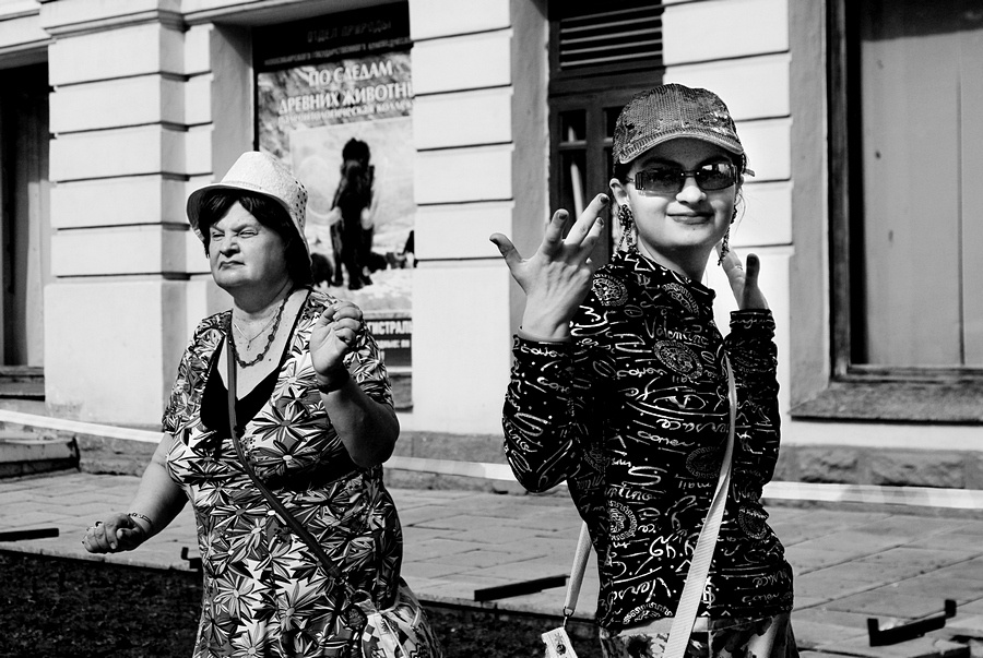 Street dancers.. 1 