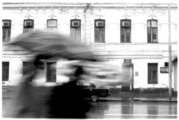 дождик дождь город москва автомобиль ботинки