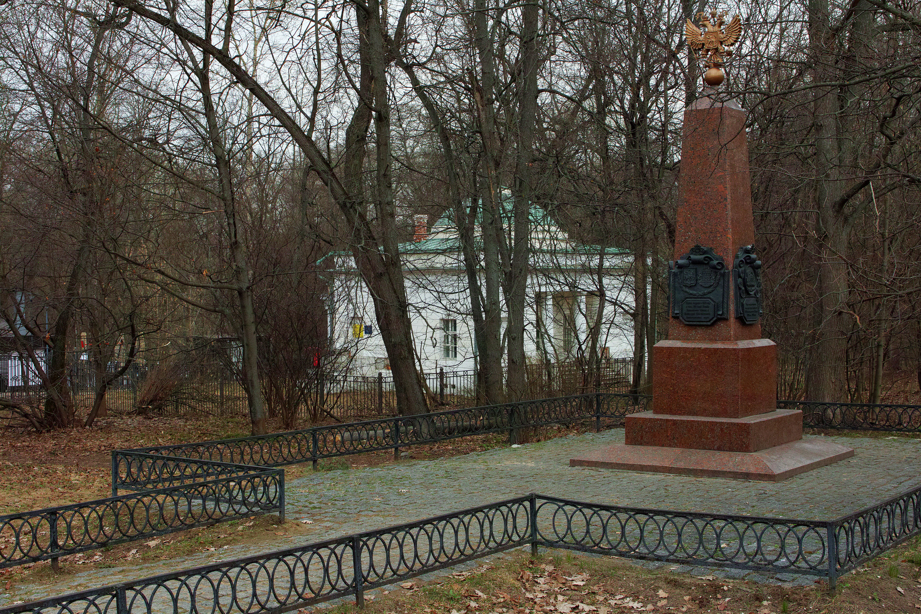 Кузьминский парк город Москва парк Кузьминский обелиск 300-лете усадьбы Влахернское-Кузьминки