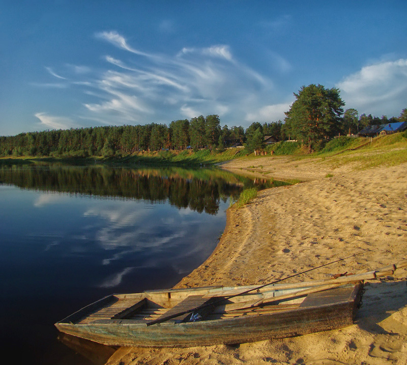Лодка ALBERTOZAVR, Нижегородская область, панорама, пейзаж, природа, лето, транспорт, лодка, деревья, лес, вечер, небо, облака, тучи, люди, берег, река, водоем, отражение, 