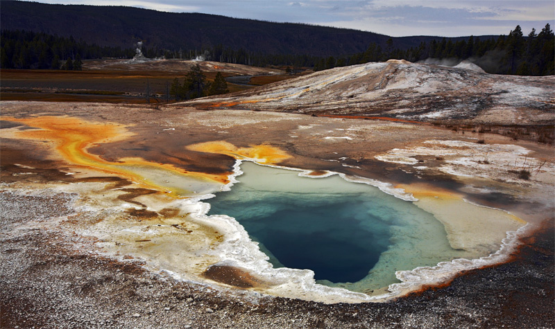 Heart Pool. Yellowstone. Heart Pool Yellowstone