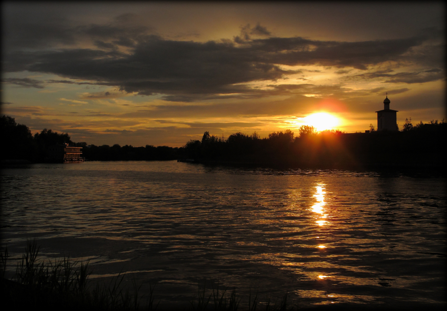 Autumn. Dawn. Church закат, церковь, водоем
