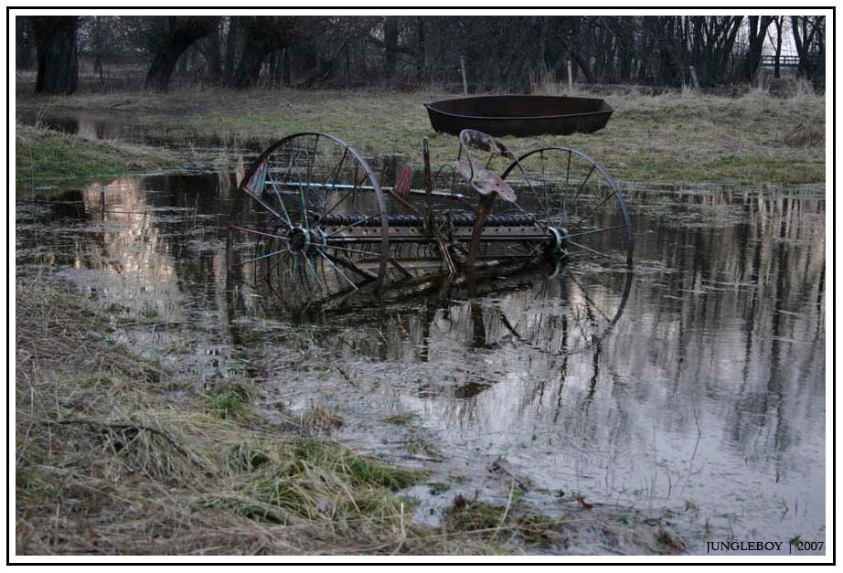 Apsikeitė vietomis ... | Обменялись местами... | They exchanged the places ... трава, вода, лодка, агрегат хозяьственый