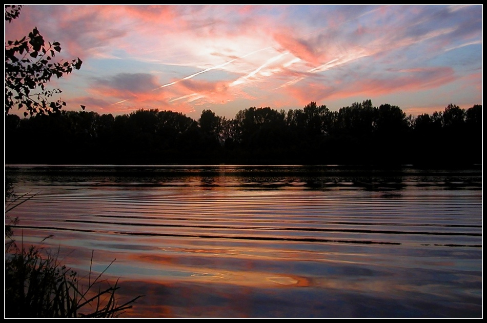 Красками по небу и воде... река закат лето