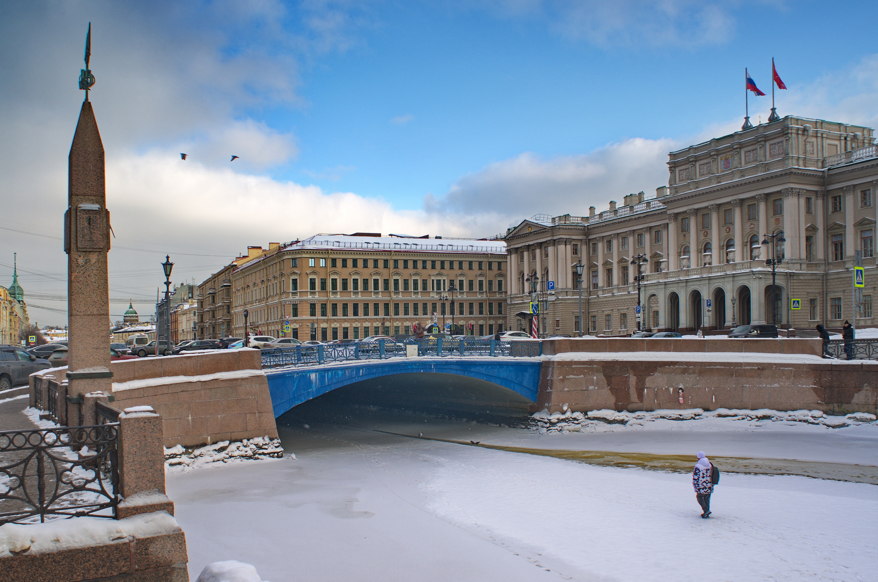 Прогулка по замерзшему каналу Петербург