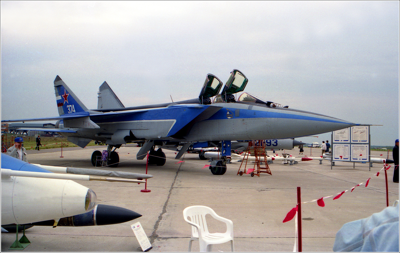 МиГ-31Э Миг-31Э авиация самолет стоянка Жуковский 1995