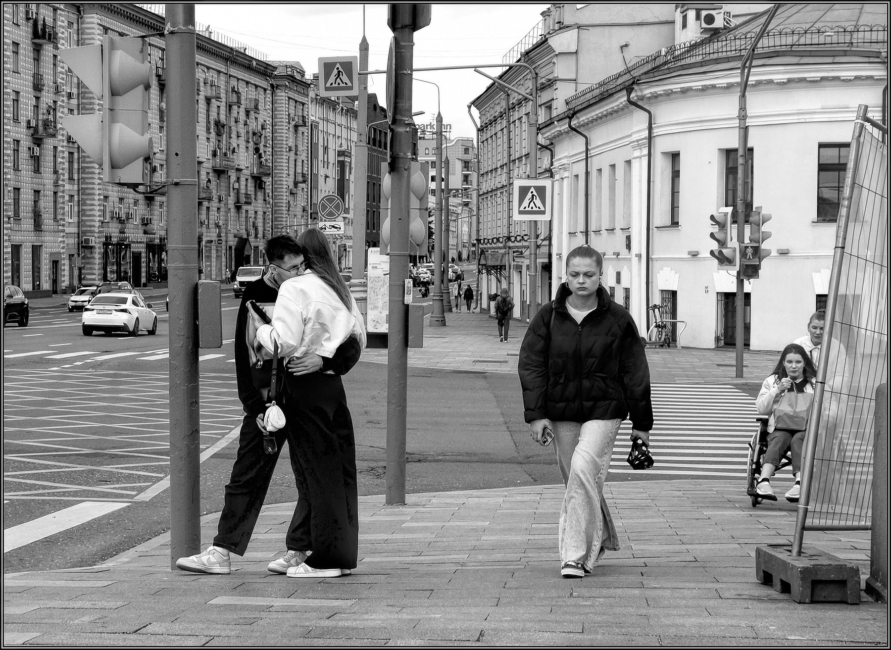 ..... Городское ....... улица люди события