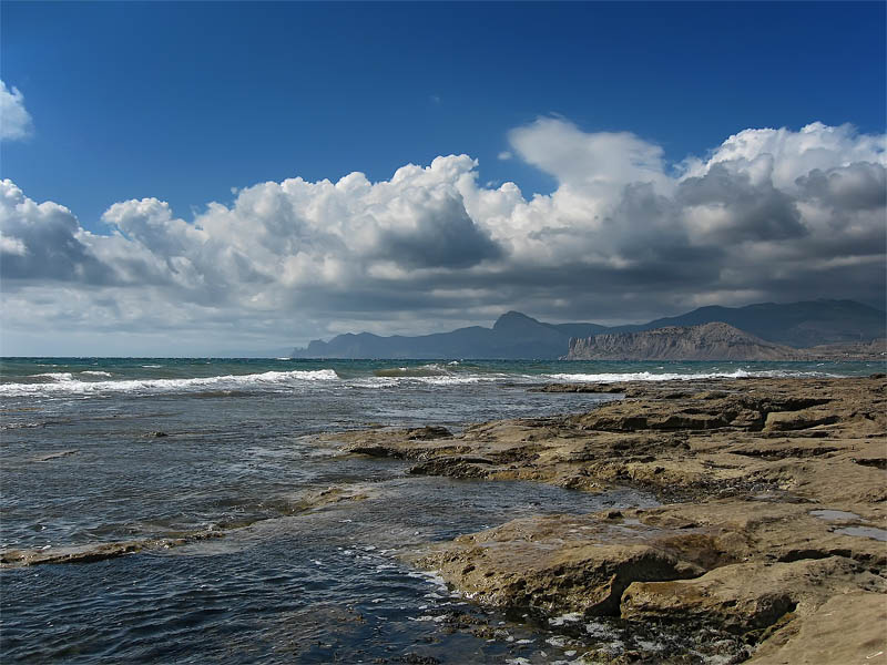 Бухта море,горы