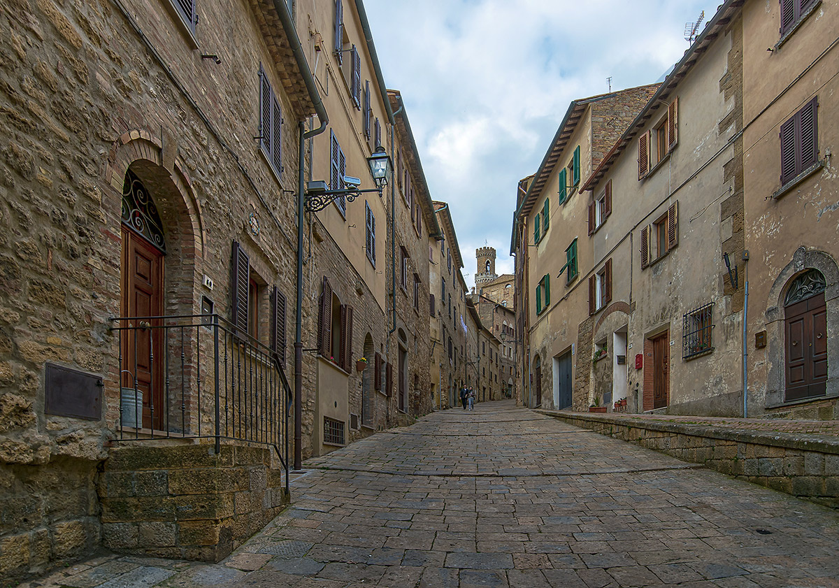 Via Porta all'Arco Volterra Italia