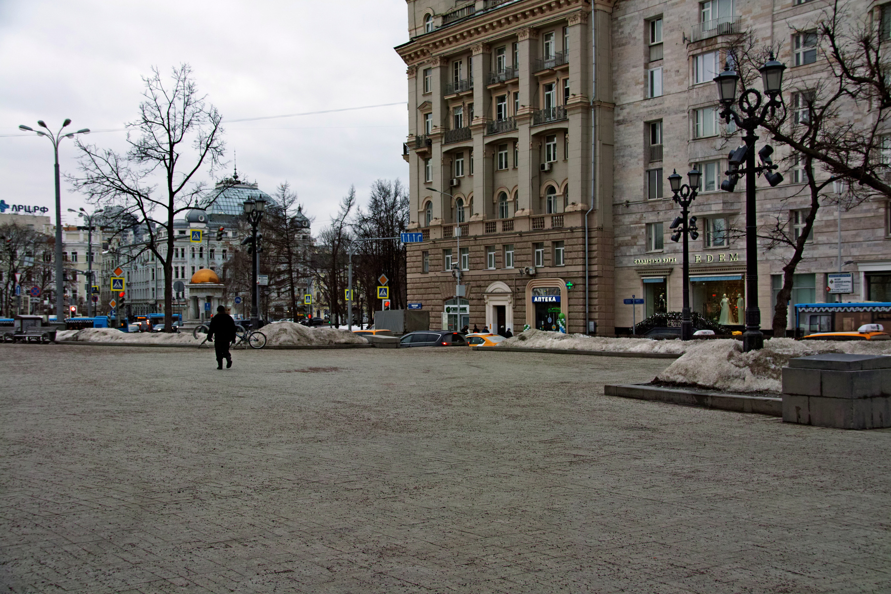 У Никитский Ворот город Москва площадь Никитские Ворота