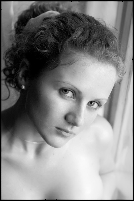b/w portrait by Kitovras