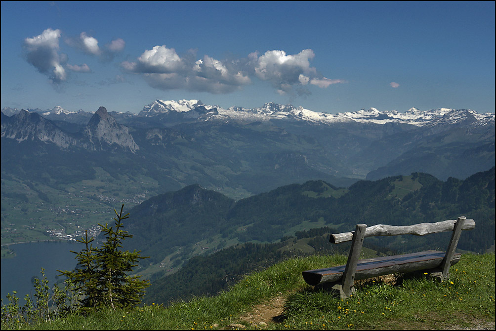 скамейка с видом скамейка горы Альпы Швецария Риги-Шайдегг Alpen Schweiz Rigi-Scheidegg