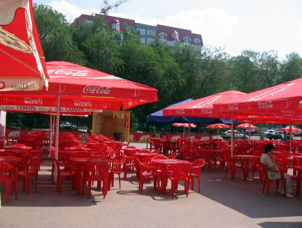Красное на красном Красное CocaCola