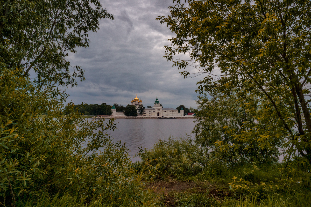 Костромская Кострома Ипатьевский монастырь осень