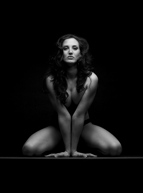 dark room nude, woman, sculpture