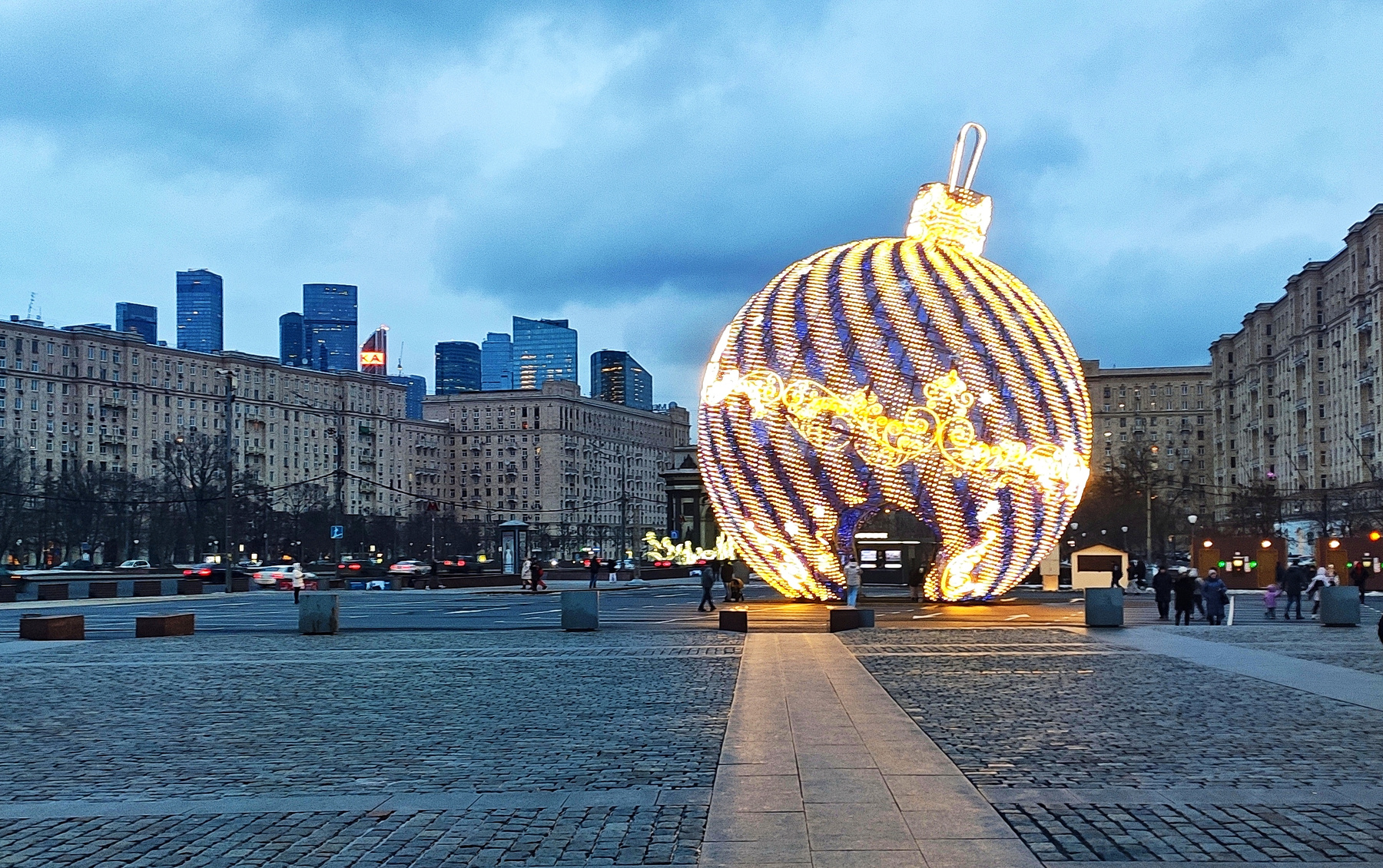 Москва новогодняя Москва Парк Победы Москва-Сити Новый год украшения шар