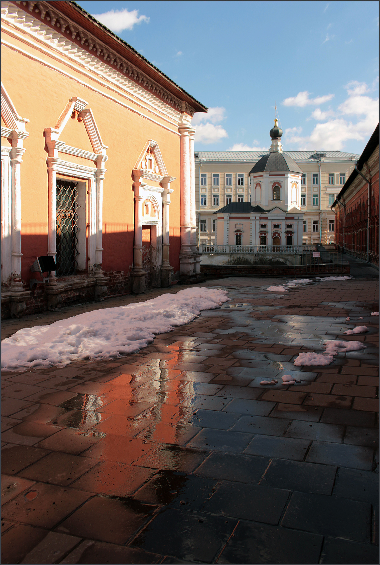 Апрель 