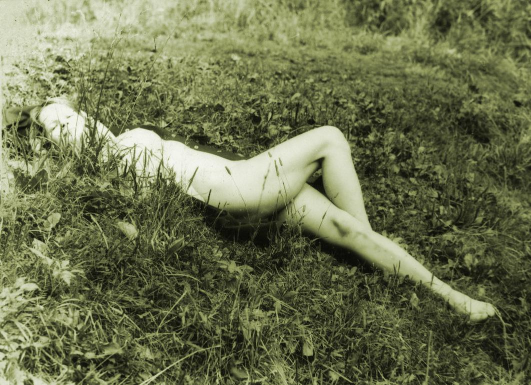 Травушка-муррравушка  )) ню девушка природа nude