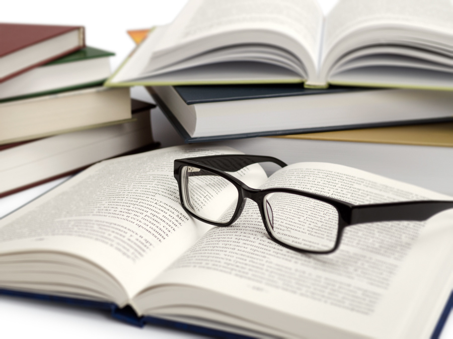 Книги книга очки натюрморт с книгами стопка книг