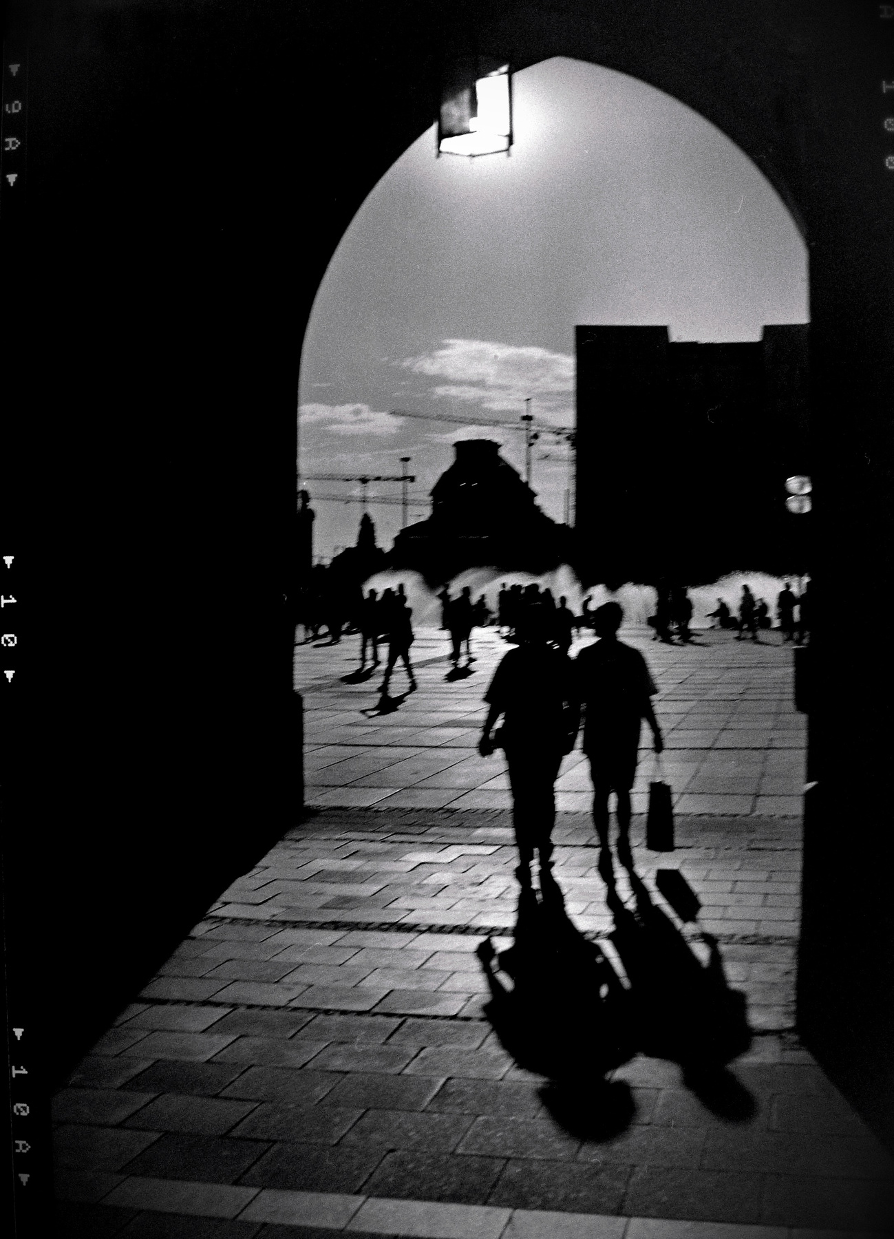 На светлую сторону AGFA Clack 6x9 Мениск 90 мм F 22 1 40 Fomapan 100 Classic Rodinal 60 11 min Scanner Canon A650IS