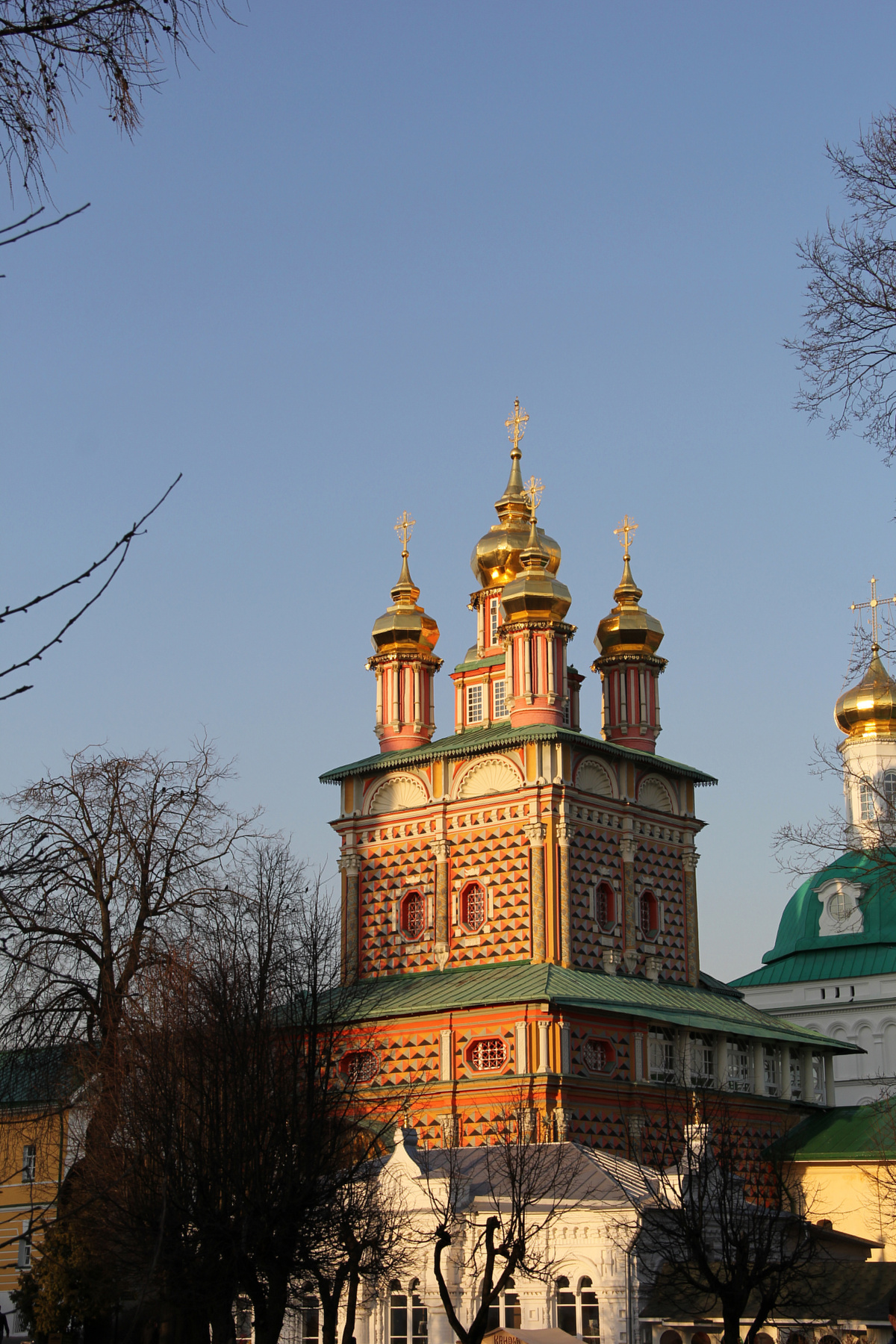 Предтеченский надвратный храм Свято-Троицкой Сергиевой Лавры.  12.04.2015 Сергиев Посад Храм