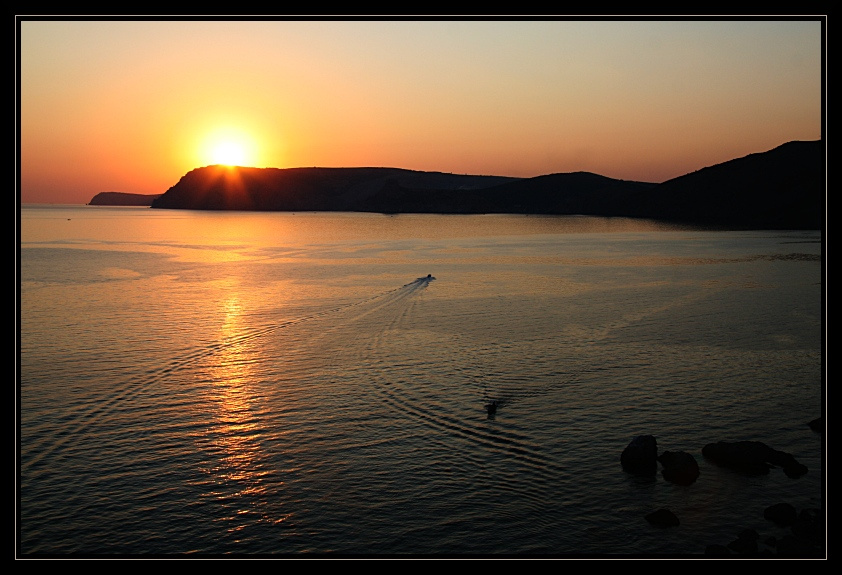 *** море горы закат лодка