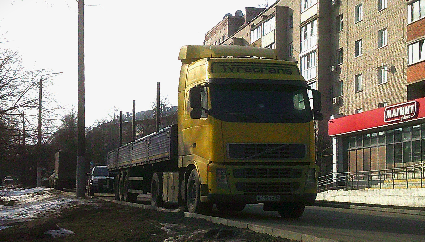 VOLVO VOLVO авто тягач улица город весна