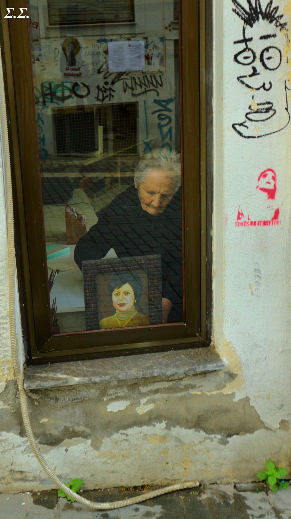 AN OLD ARTIST AND A PORTRAIT 