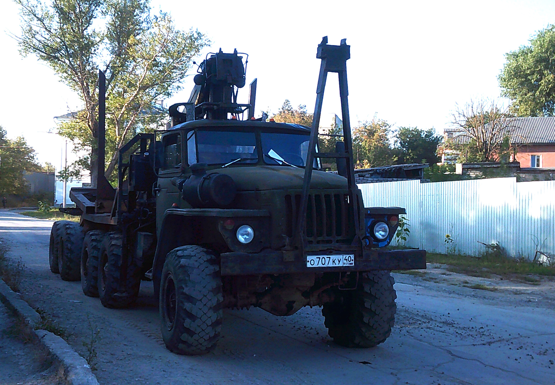 Лесовоз УРАЛ авто лесовоз улица город осень