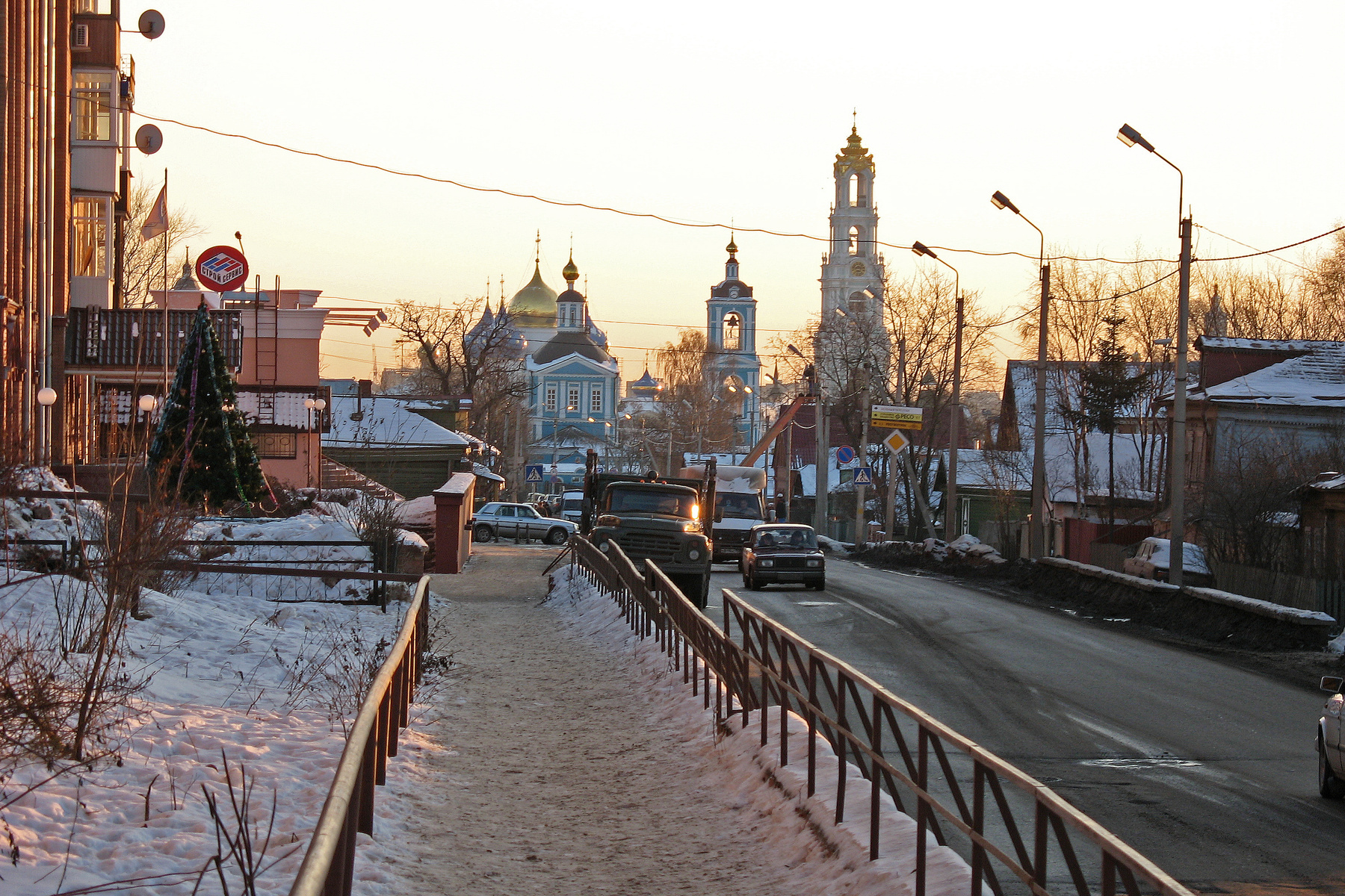 Свято-Троицкая Сергиева Лавра, храм Петра и Павла и Сергиев Посад.  15.01.2008 Город Монастырь Панорама