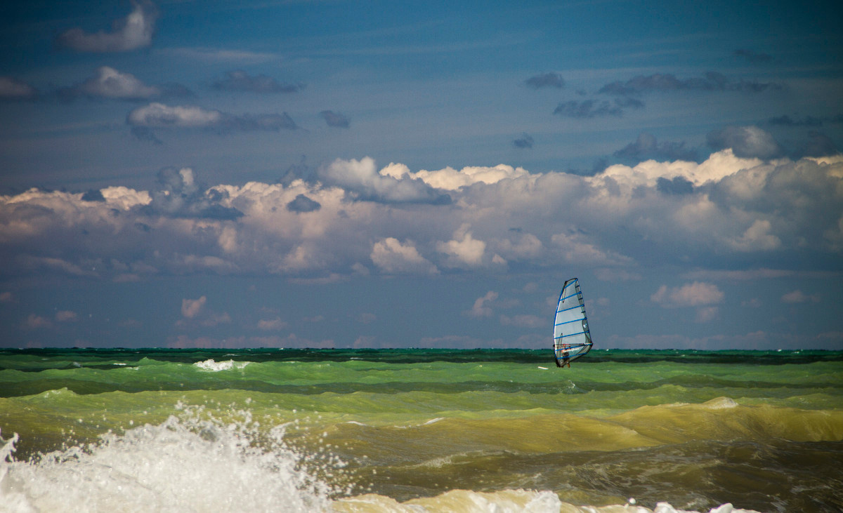 Одинокий парус море
