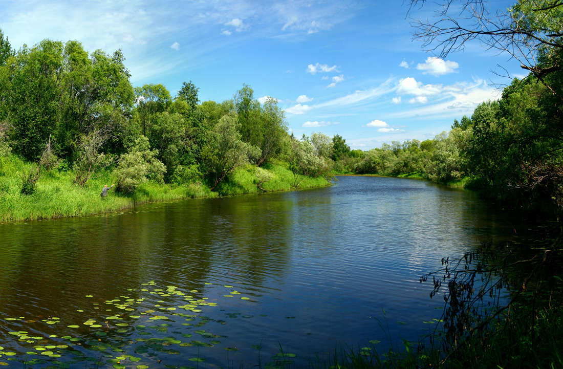 Холодное лето озеро вода рыбак лето холод