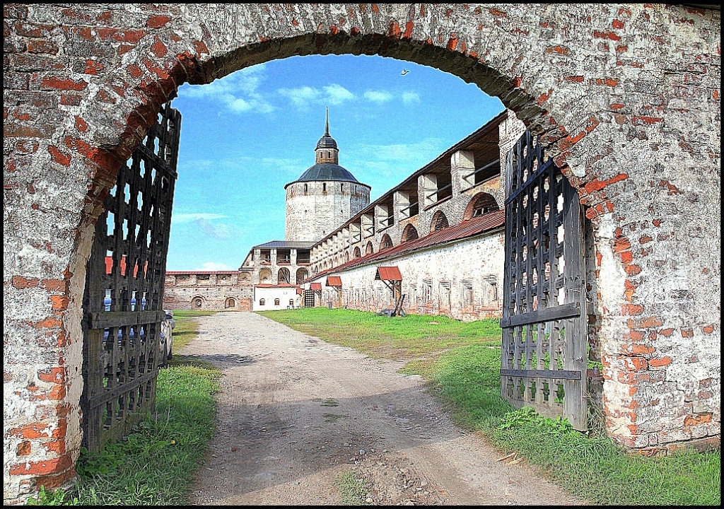 ***Монастырь в Кириллове, Вологодчина 