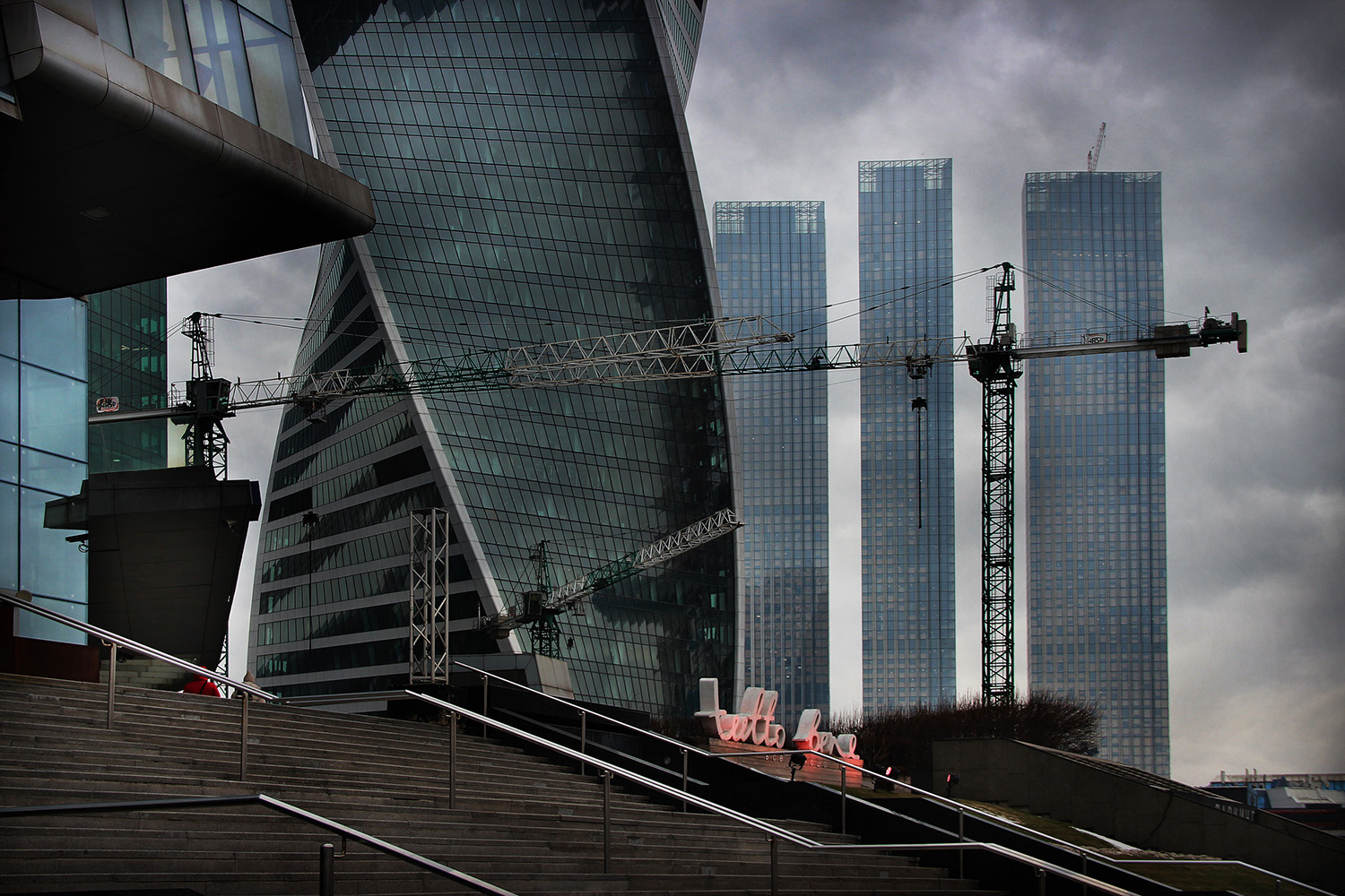 Москва. Подъемные краны 