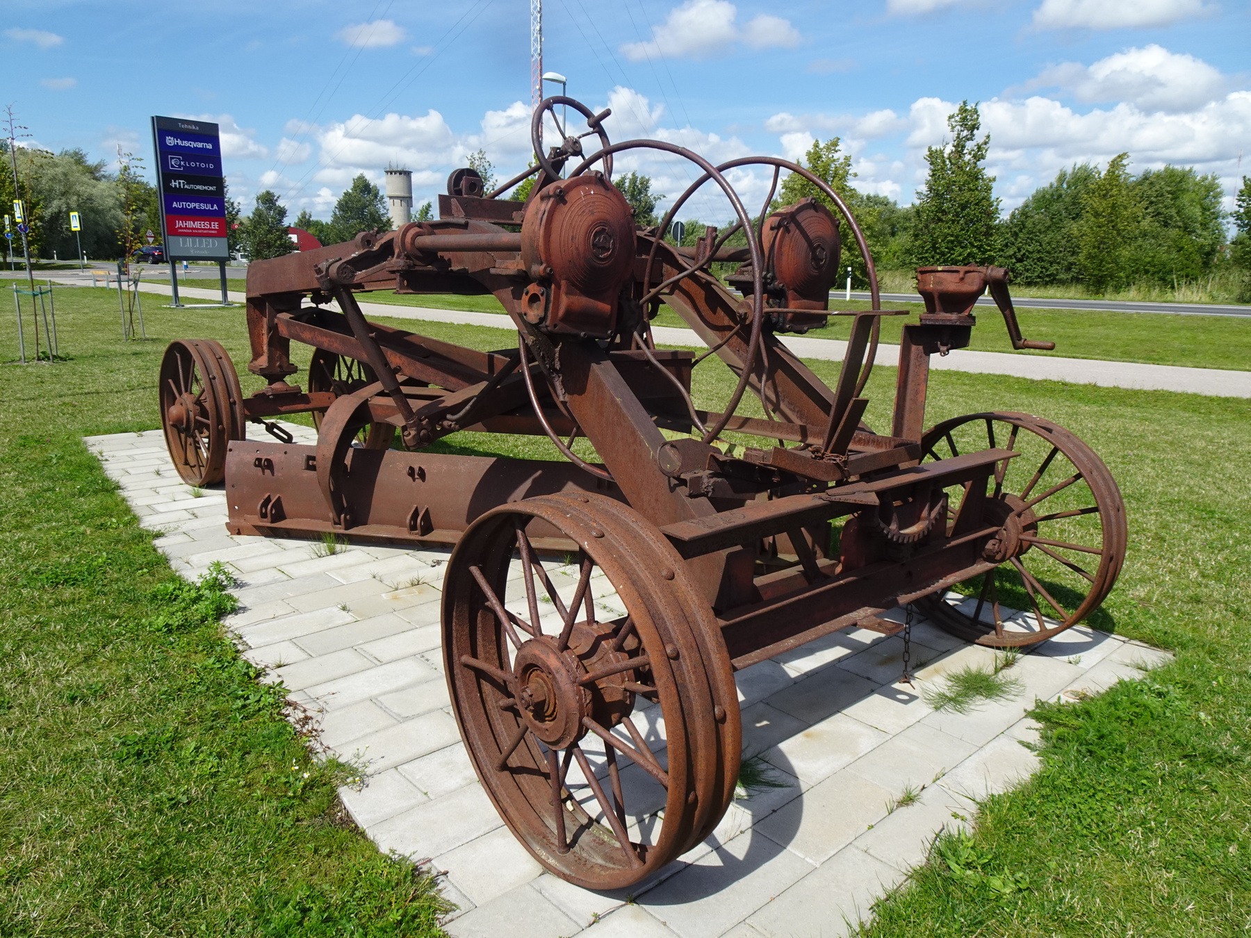 Грейдер. Kuressaare. Остров Сааремаа. Эстония. Kuressaare Сааремаа
