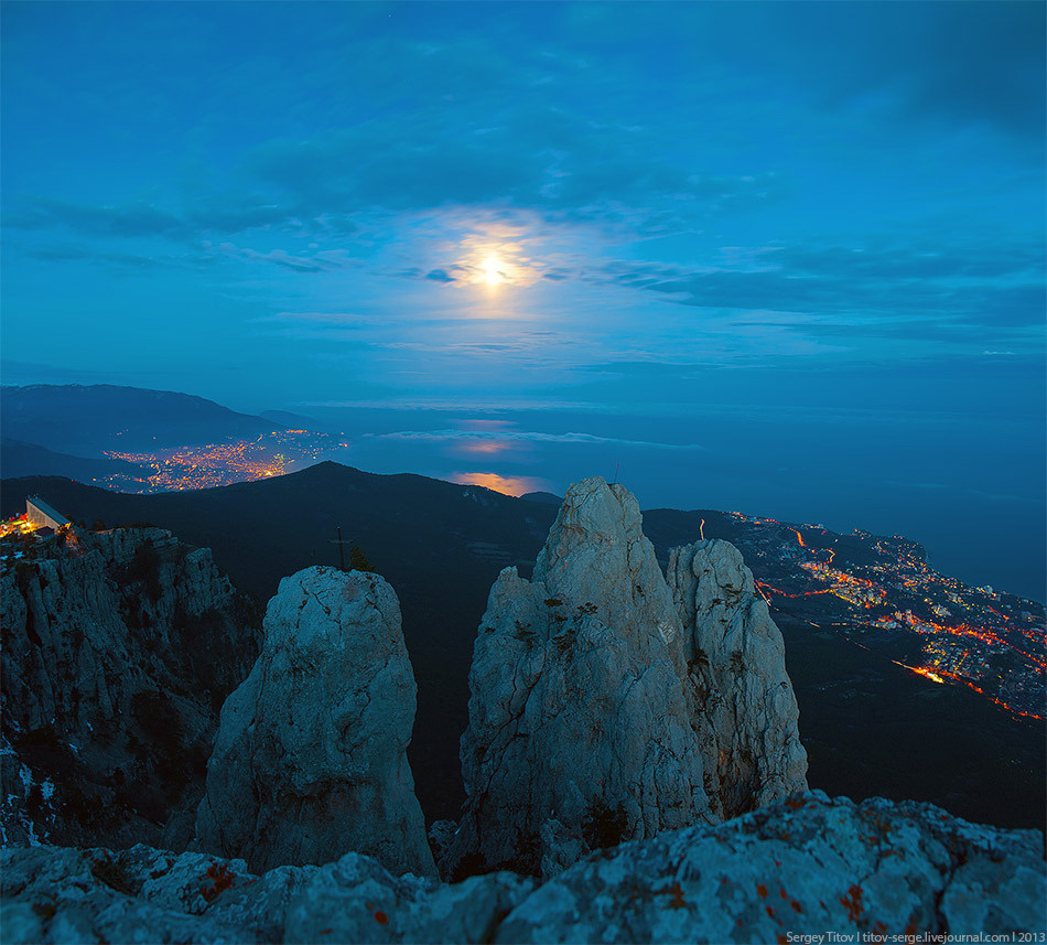Восход луны над Ялтой Крым, море, горы, луна, Ялта, Ай-Петри