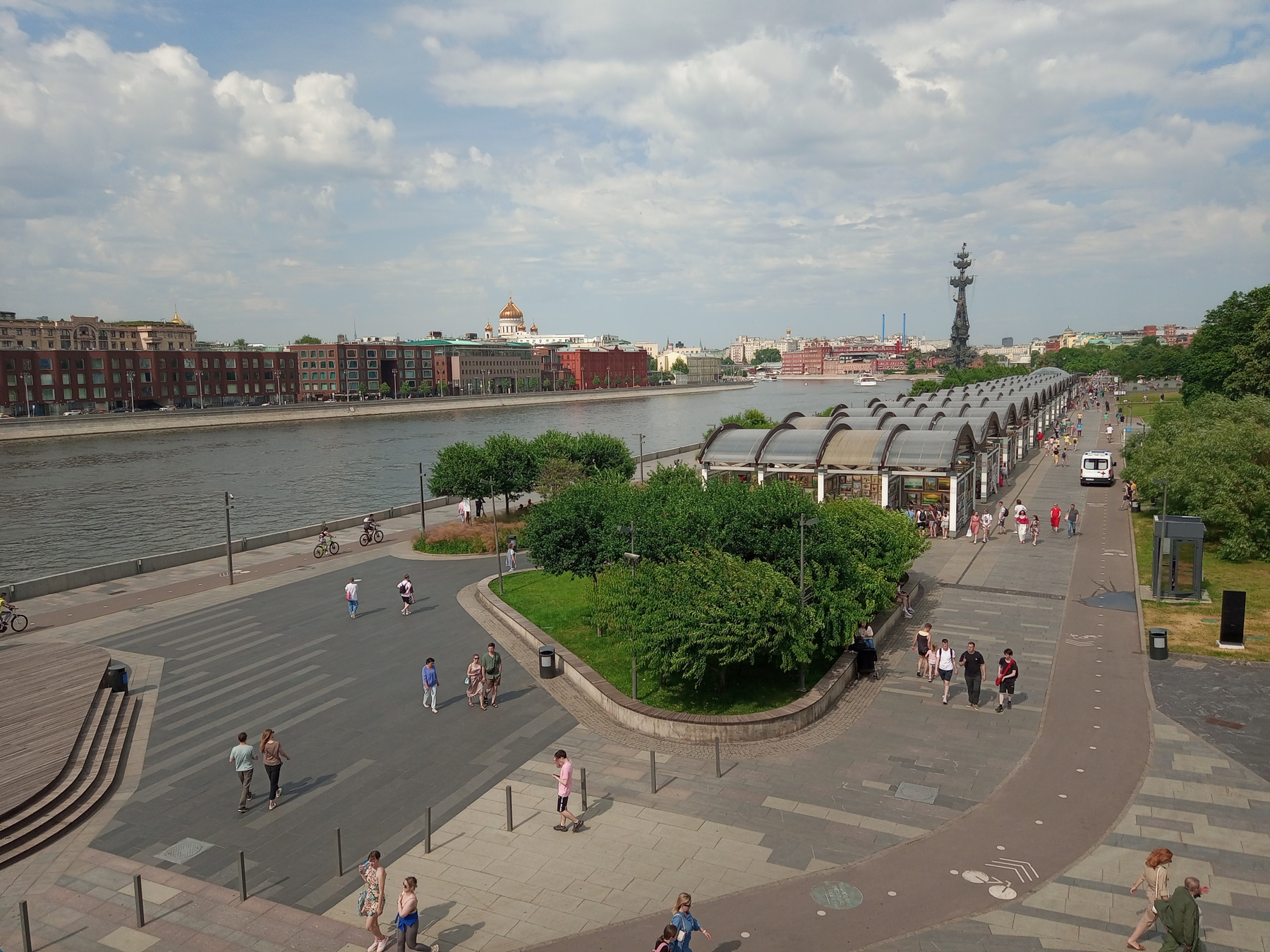 Набережная реки Москвы 