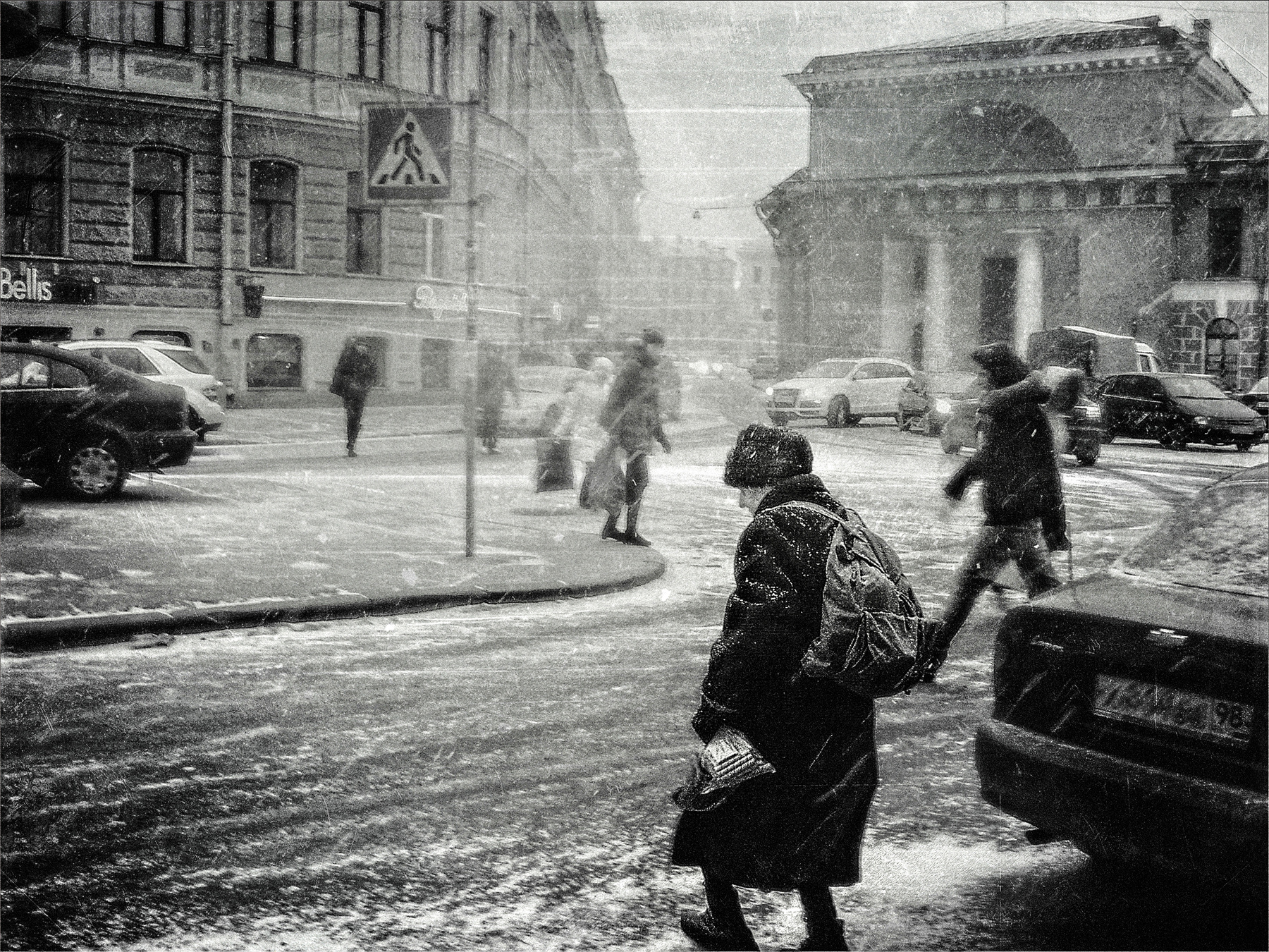 *В далеком феврале 2009 года* фотография путешествие город Санкт-Петербург зима улица жанр старушка Фото.Сайт Photo.Sight Светлана Мамакина Lihgra Adventure