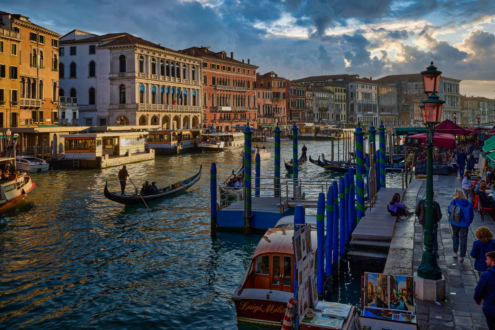 Венецианские картинки. Grand Canal... Италия Венеция Grand Canal туристы гондольеры