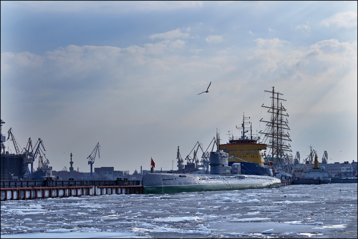 *** Санкт-Петербург, набережная лейтенанта Шмидта, подводная лодка, С-189, парусник "Мир", ледокол "Тор"