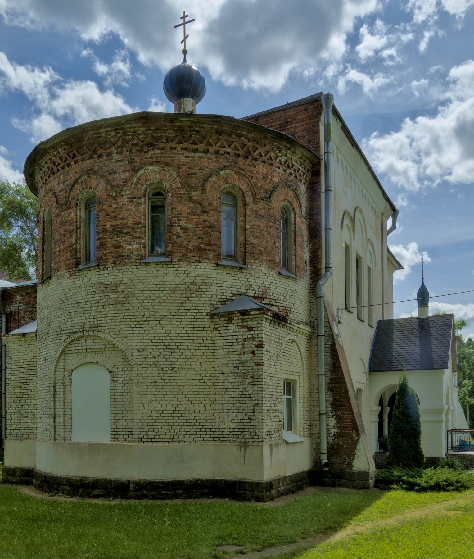 Церковь в посёлке Извара 