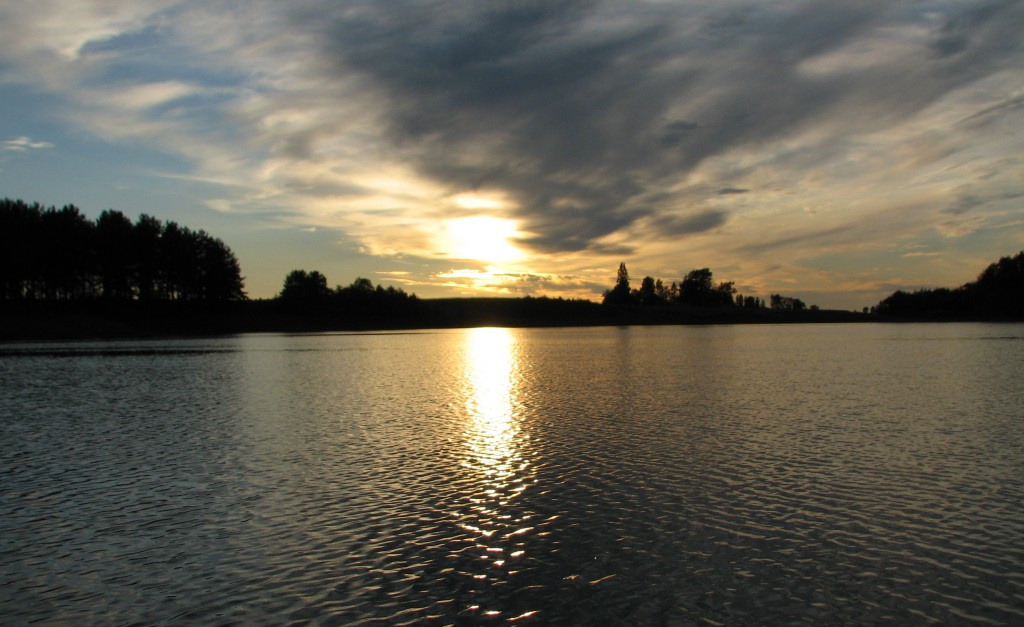 Северное лето озеро, закат