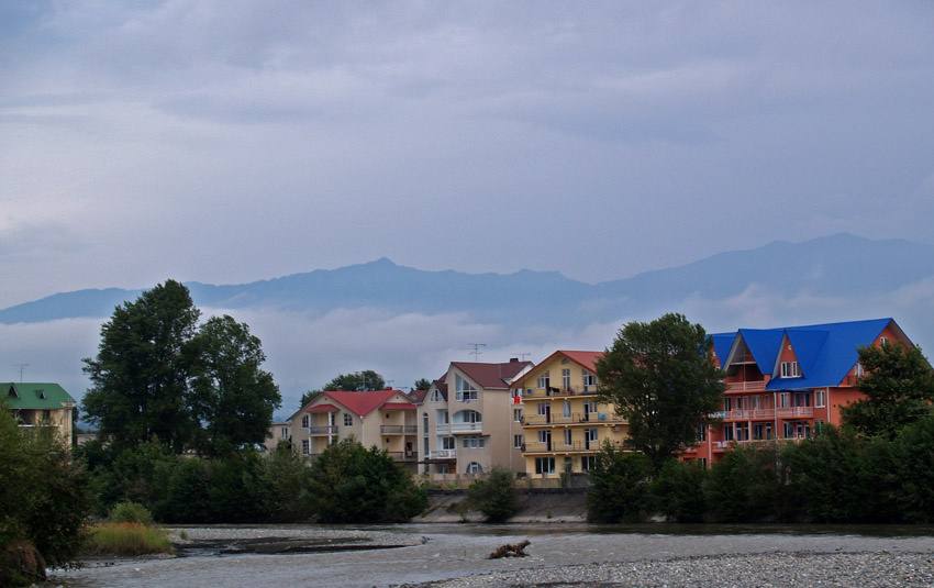Адлер Река, люди, море, горы, небо, туман