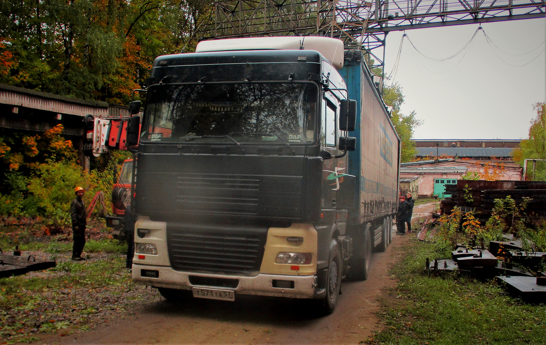 DAF DAF авто тягач завод склад осень