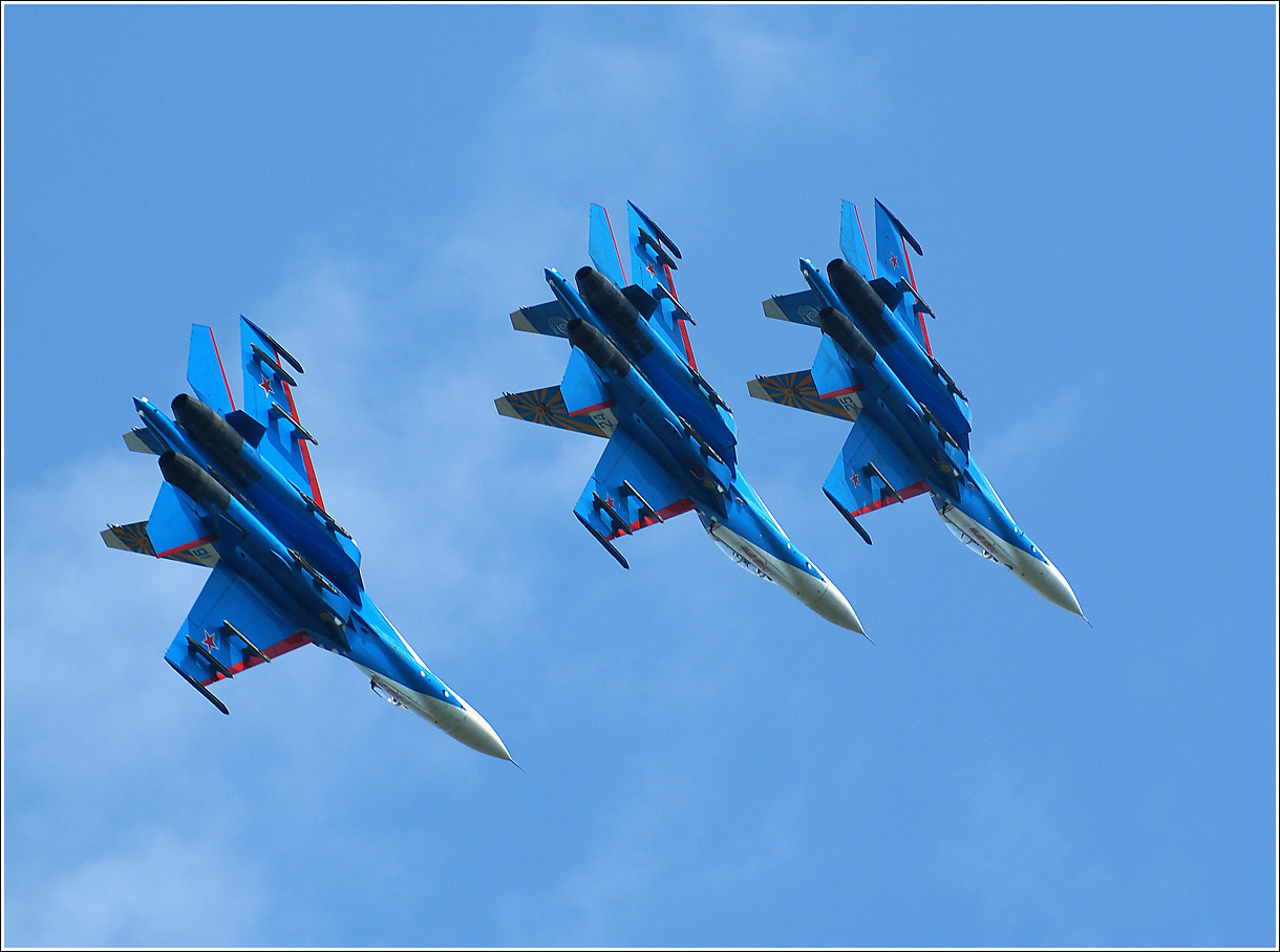 Су-27 Су-27 "Русские витязи" авиация самолет полет Жуковский МАКС-2007