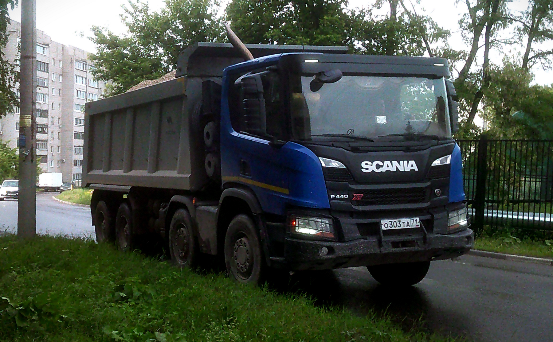 SCANIA SCANIA авто самосвал улица город лето